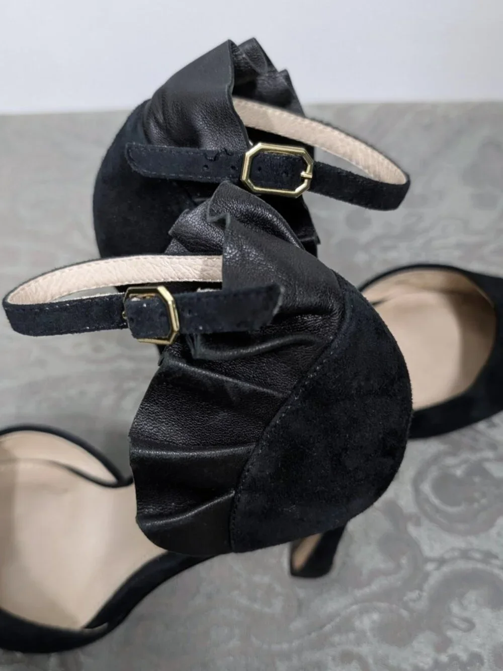 Louise et Cie Black Lo-Telissa suede stilettos with leather ruffle, sz 6.5